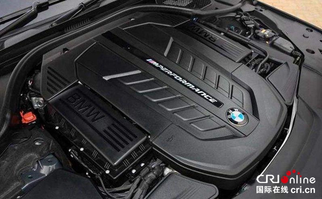 【汽車頻道 資訊+要聞列表】寶馬限量推出最後一代V12車型 告別大排量內燃機_fororder_image001