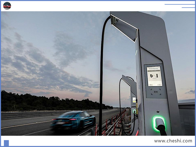 汽車頻道【8月22日】【首頁汽車資訊列表+要聞列表+頭條新聞紅條】保時捷首款純電動車內飾曝光！下月入華開售