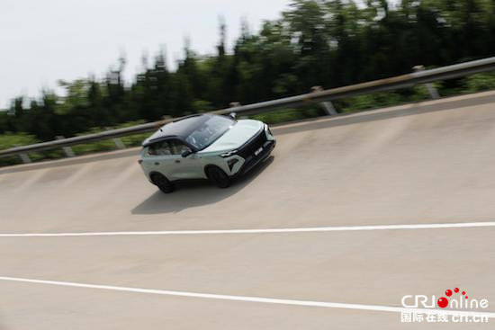 東風汽車董事長竺延風對皓極進行檢驗測試_fororder_image007