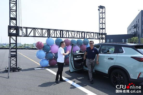 東風汽車董事長竺延風對皓極進行檢驗測試_fororder_image003