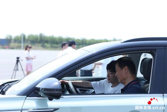 東風汽車董事長竺延風對皓極進行檢驗測試_fororder_image010
