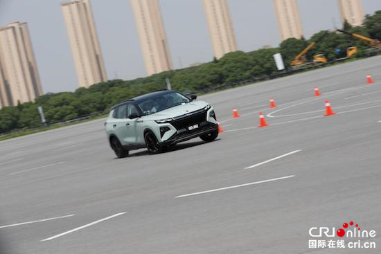 東風汽車董事長竺延風對皓極進行檢驗測試_fororder_image005