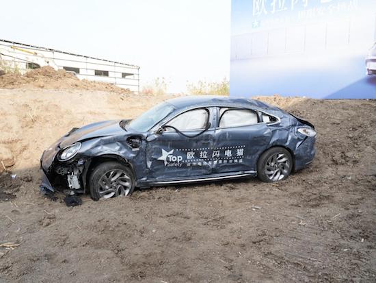 歐拉閃電貓成功完成國內首次電動車高速螺旋翻滾跌落挑戰_fororder_image003