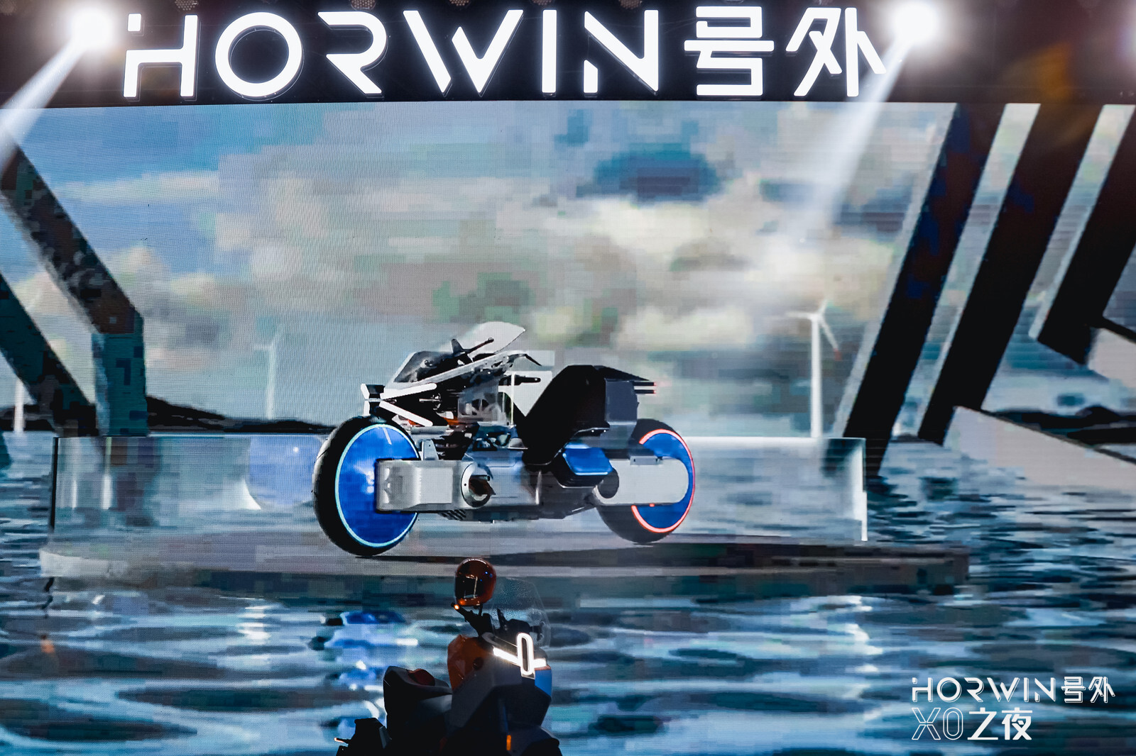 【汽車頻道 資訊】HORWIN（號外）首臺高性能一體化智慧底盤電摩亮相