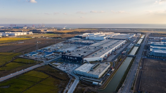 11月Model Y單車銷售近7萬輛 位列全品類總榜第一_fororder_image002