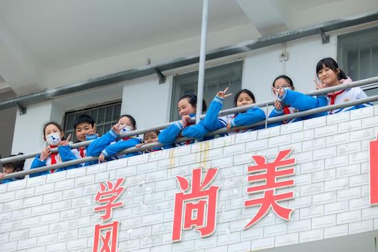 以閱讀助力鄉村教育 騰勢汽車微光圖書角照亮少年夢想_fororder_image006