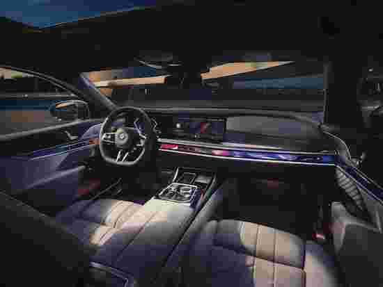 創新純電動BMW i7 M70L和全新BMW M760Le即將於成都車展震撼上市_fororder_image003