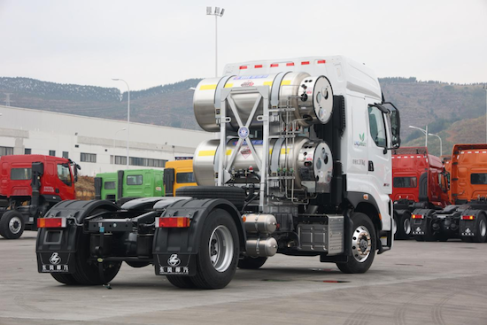 580大馬力 勢不可擋 乘龍H7 LNG牽引車開啟高效快遞新模式_fororder_image003