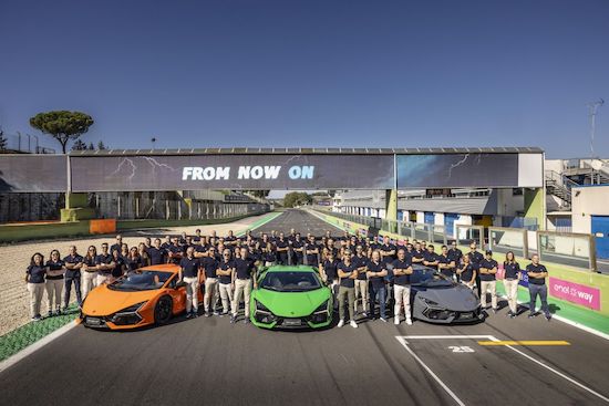蘭博基尼汽車公司達成歷史性里程碑 2023年全球交付量超1萬台_fororder_image001
