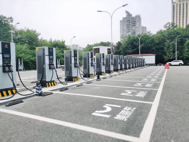 多地完善設備網絡佈局 保障新能源汽車充電無憂_fororder_下載