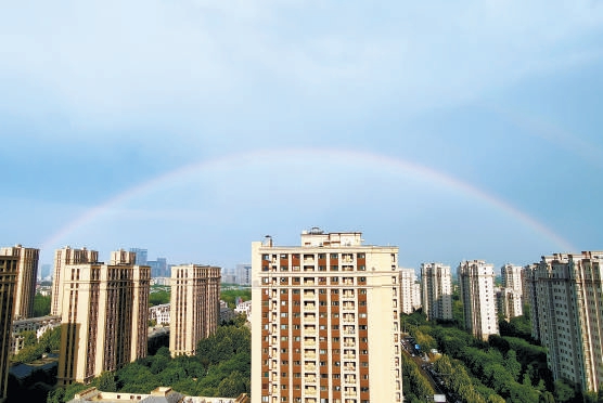 北京入夏首場雨後現彩虹