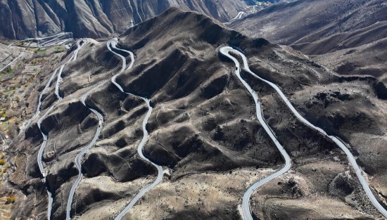 雄奇川藏路