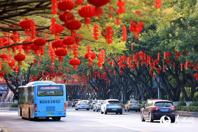 廈門：大紅燈籠高高挂