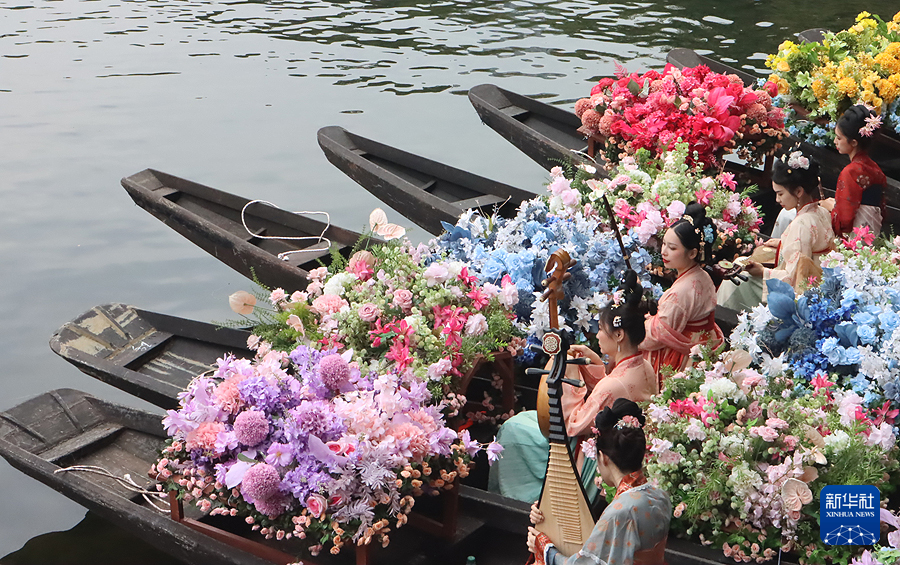 “年花來啦！”羊城水上花墟帶你遊花海