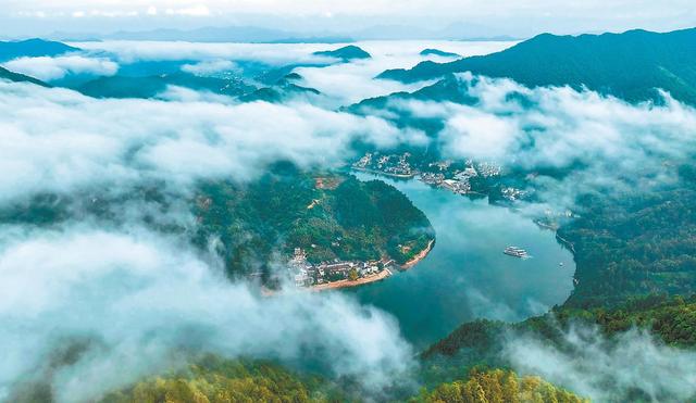 新安江武陽灣水域雲霧縹緲