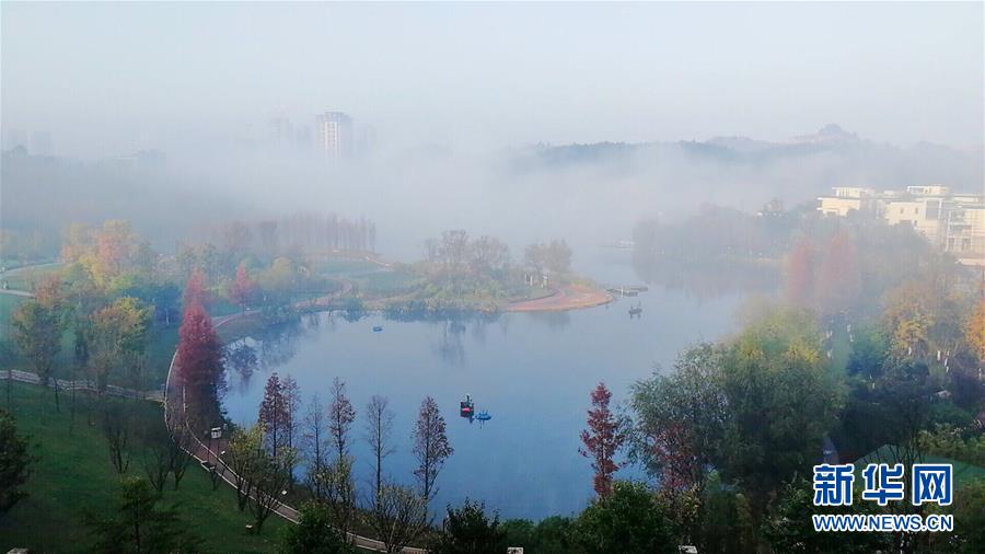 貴陽：初冬霧景美如畫