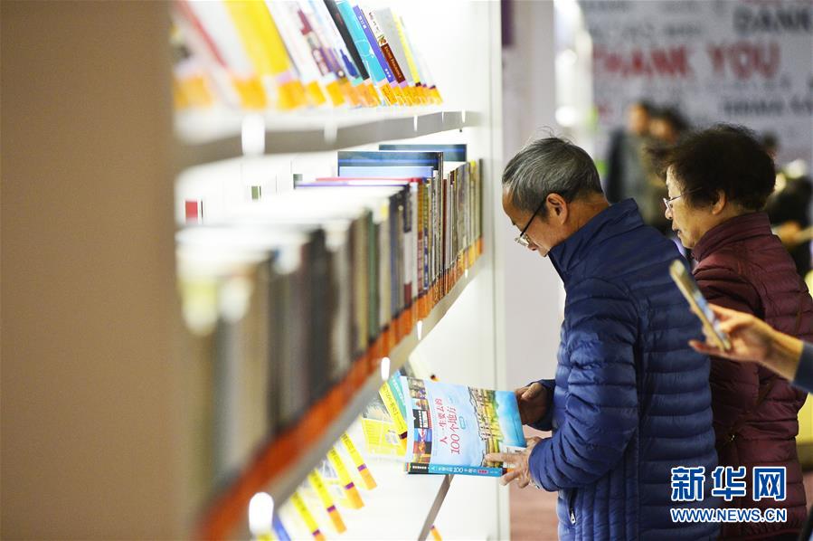 中新友好圖書館開放：找書有導航　掃碼刷臉可借還