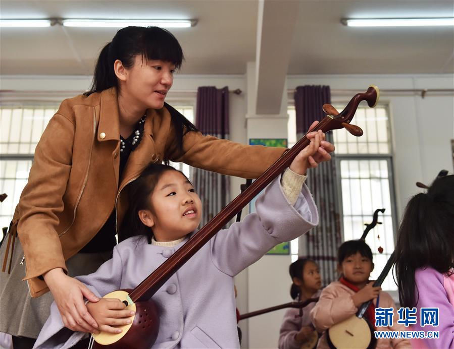 廣西龍州：天琴傳承進校園