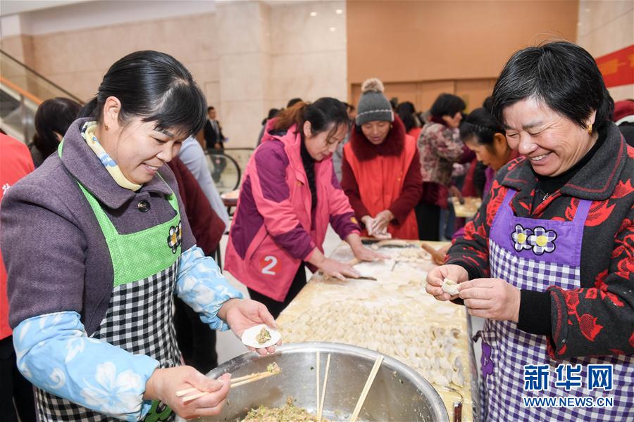 安徽：包餃子 迎冬至