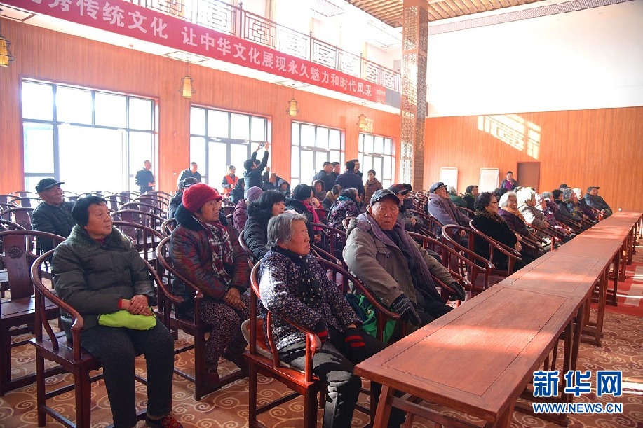 河北廣平：百人餃子宴傳承敬老情