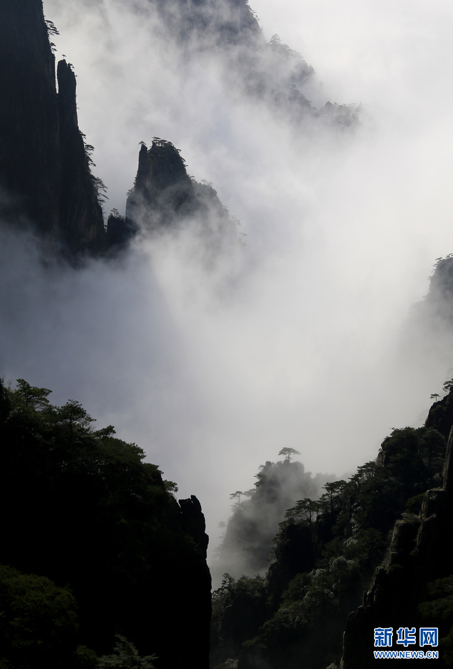 黃山：雲海波瀾闊 天地鐘奇秀