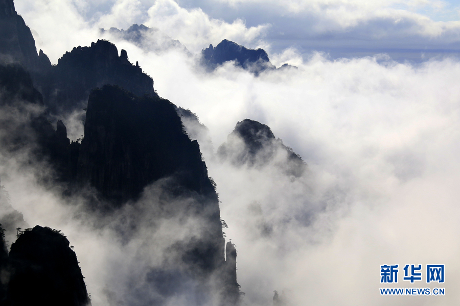 黃山：雲海波瀾闊 天地鐘奇秀