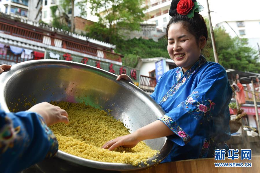 貴州臺江：趕制“姊妹飯” 喜迎姊妹節