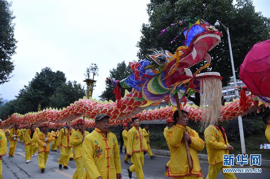 貴州臺江：“舞龍噓花”慶元宵