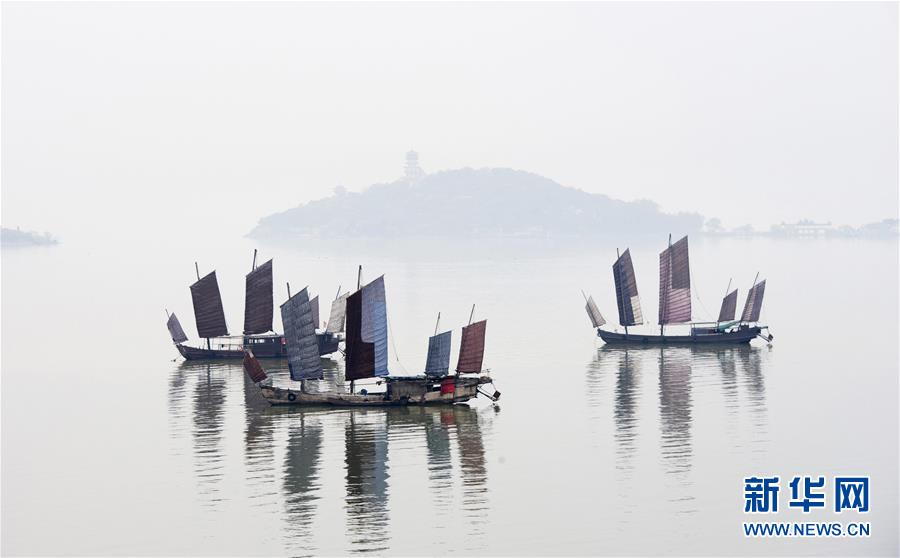 江蘇：太湖晨霧