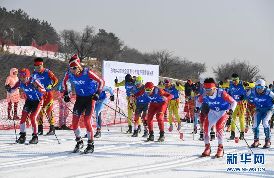 內蒙古：全國越野滑雪青少年錦標賽舉行