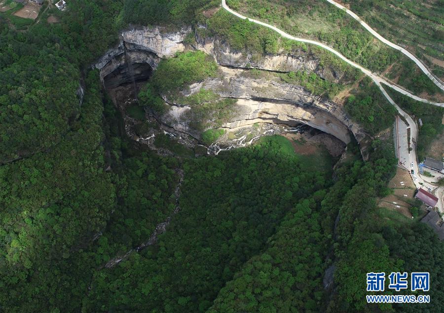 走近陜西寧強地洞河天坑