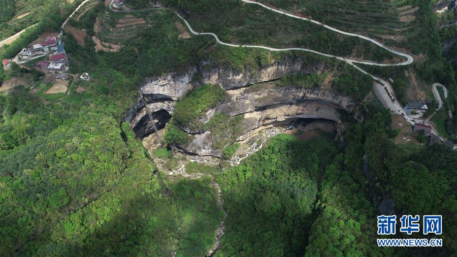 走近陜西寧強地洞河天坑