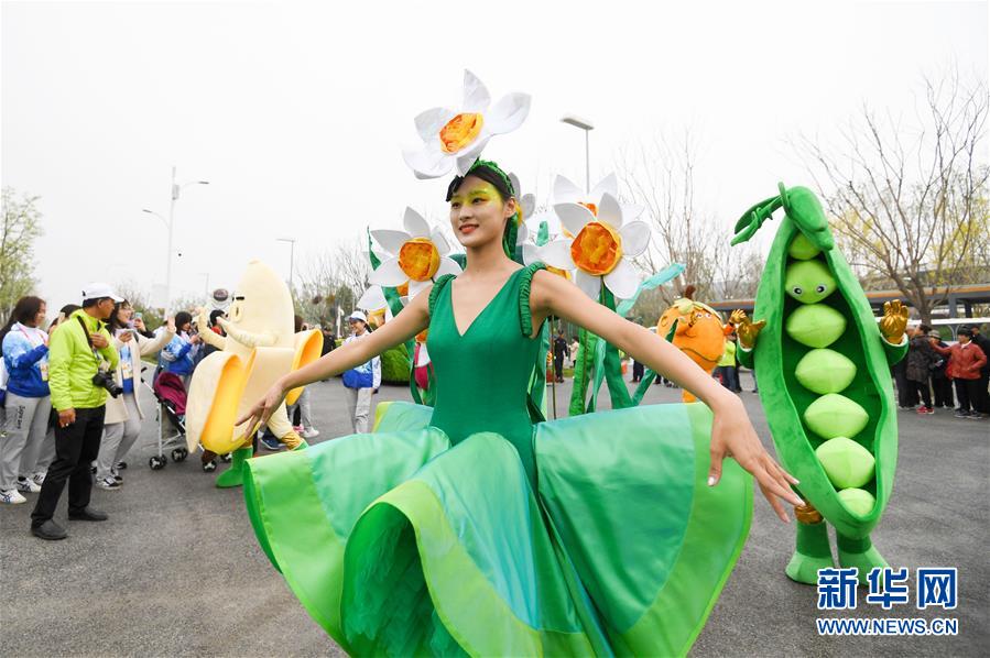 北京世園會：花車巡遊精彩紛呈