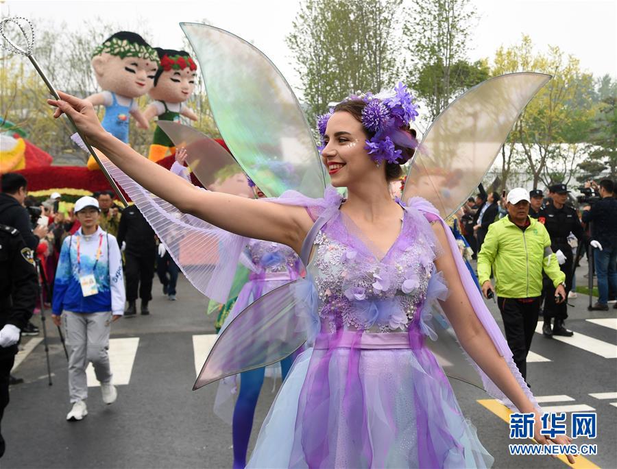 北京世園會：花車巡遊精彩紛呈