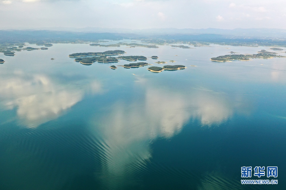 湖北荊門漳河現“天空之境”