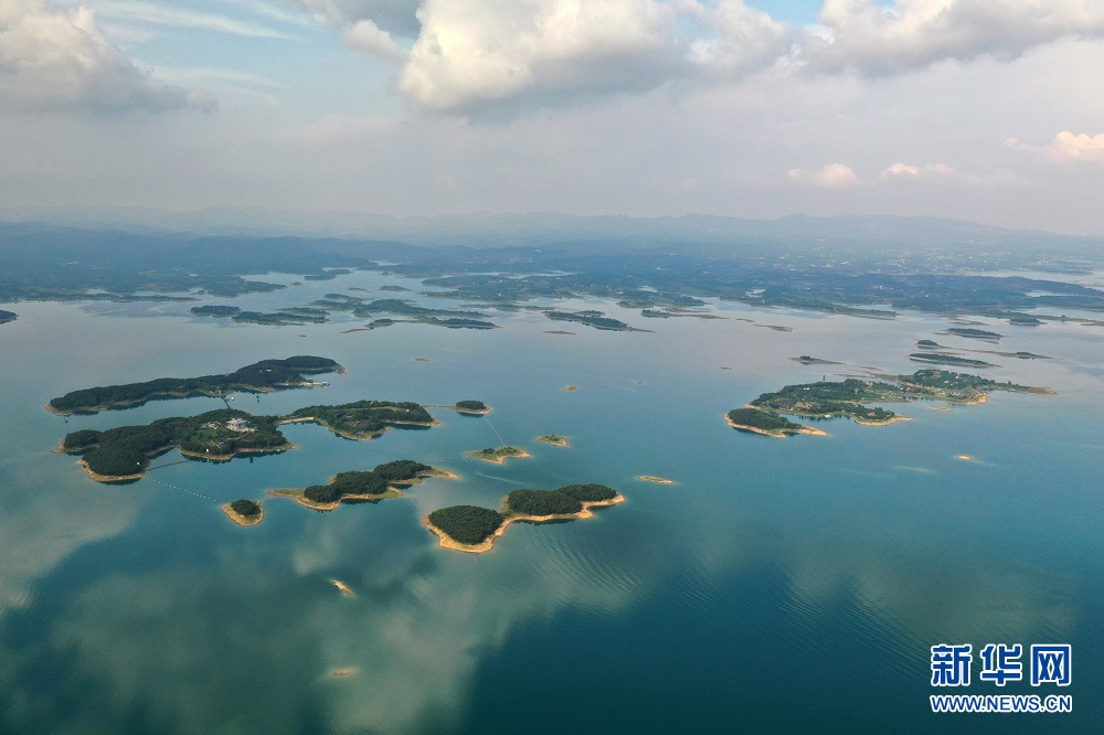 湖北荊門漳河現“天空之境”