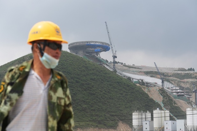 北京冬奧場館國家跳臺滑雪中心建設推進中