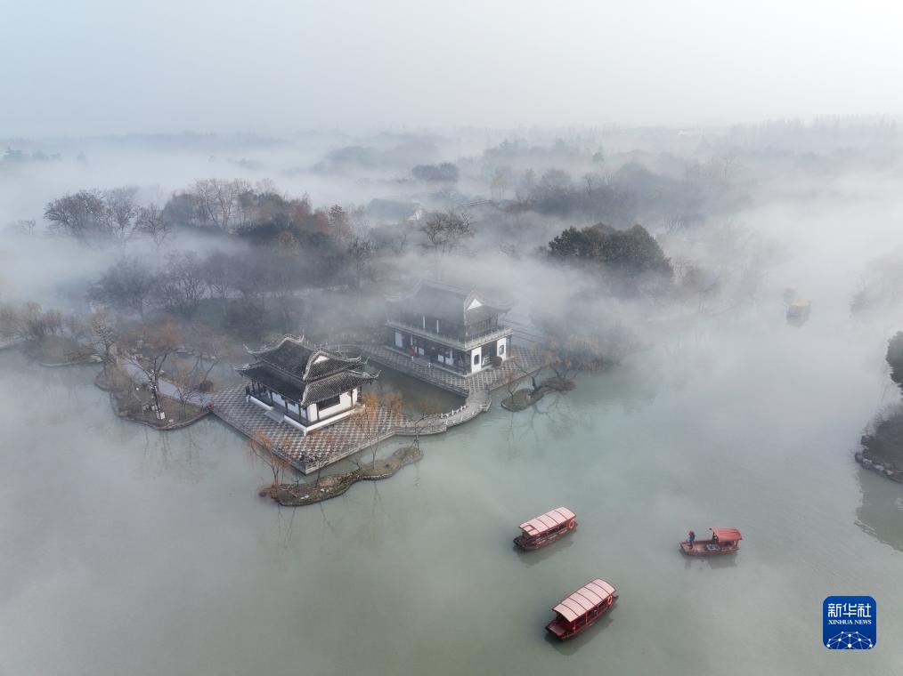 江蘇揚州：晨霧繚繞瘦西湖