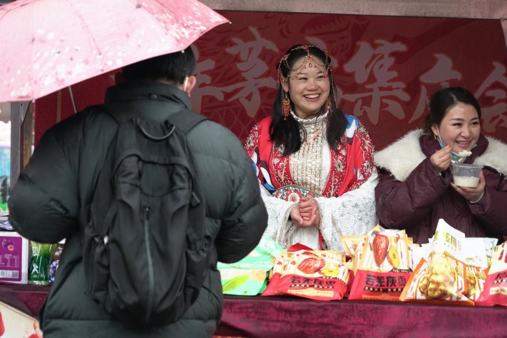 古鎮廟會上的“新”年味