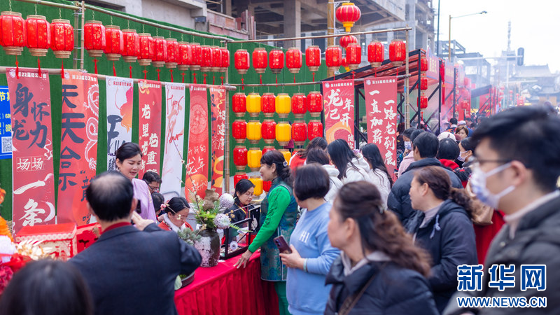 湖北武漢：非遺民俗廟會年味十足