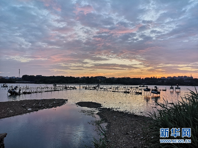 安徽： 長空氣旋伴夕潮 颱風雲層通九霄