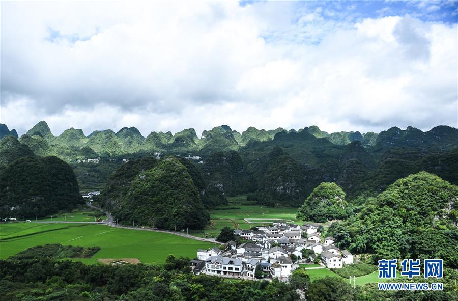 貴州興義：壯麗峰林迎客來