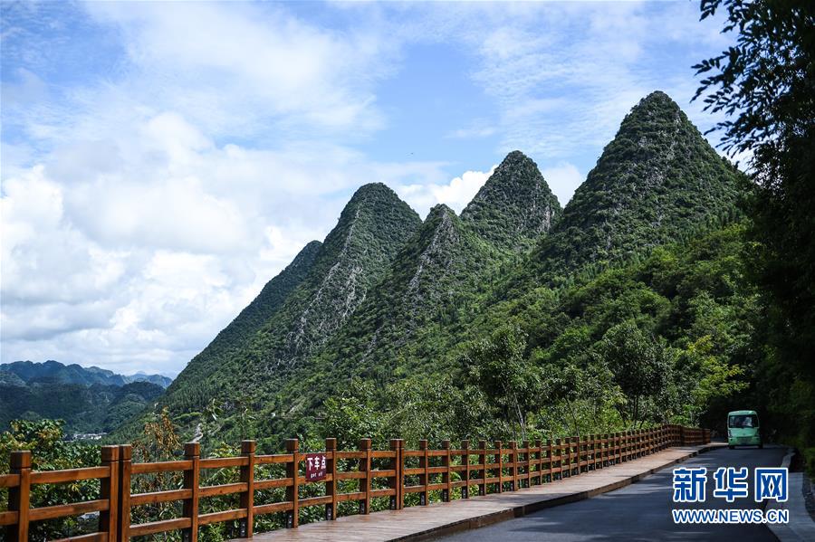 貴州興義：壯麗峰林迎客來