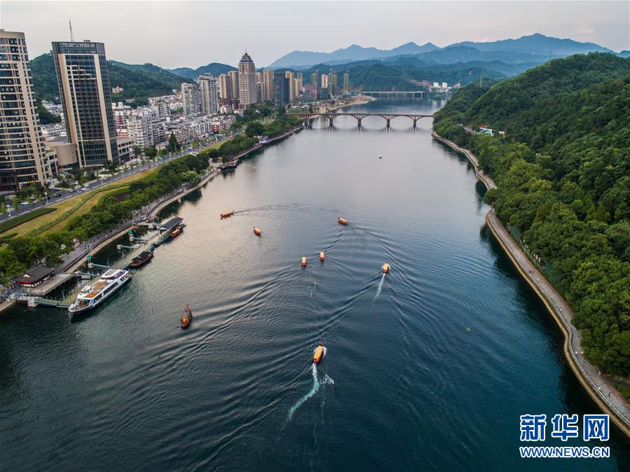 浙江建德：17℃江水送清涼