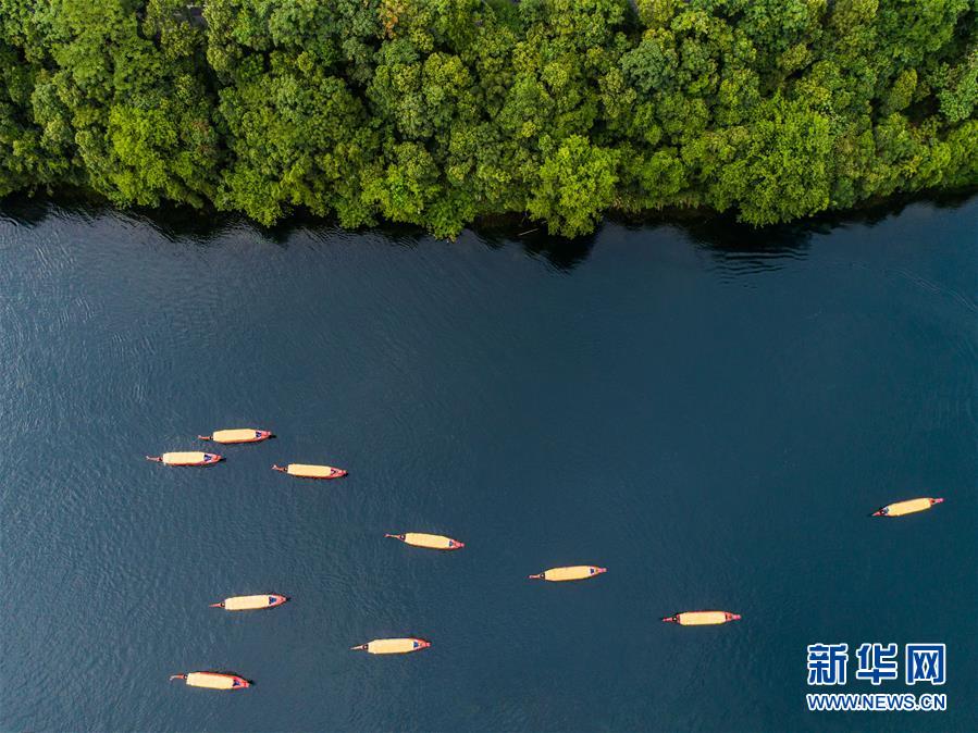 浙江建德：17℃江水送清涼