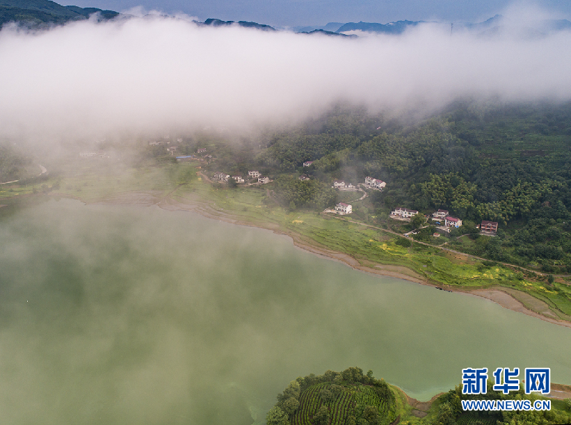 安徽霍山：航拍 深山峻嶺嶂疊高 青山綠水白雲飄