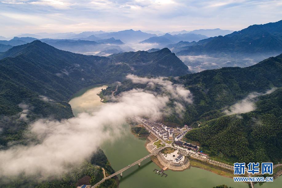 安徽霍山：航拍 深山峻嶺嶂疊高 青山綠水白雲飄