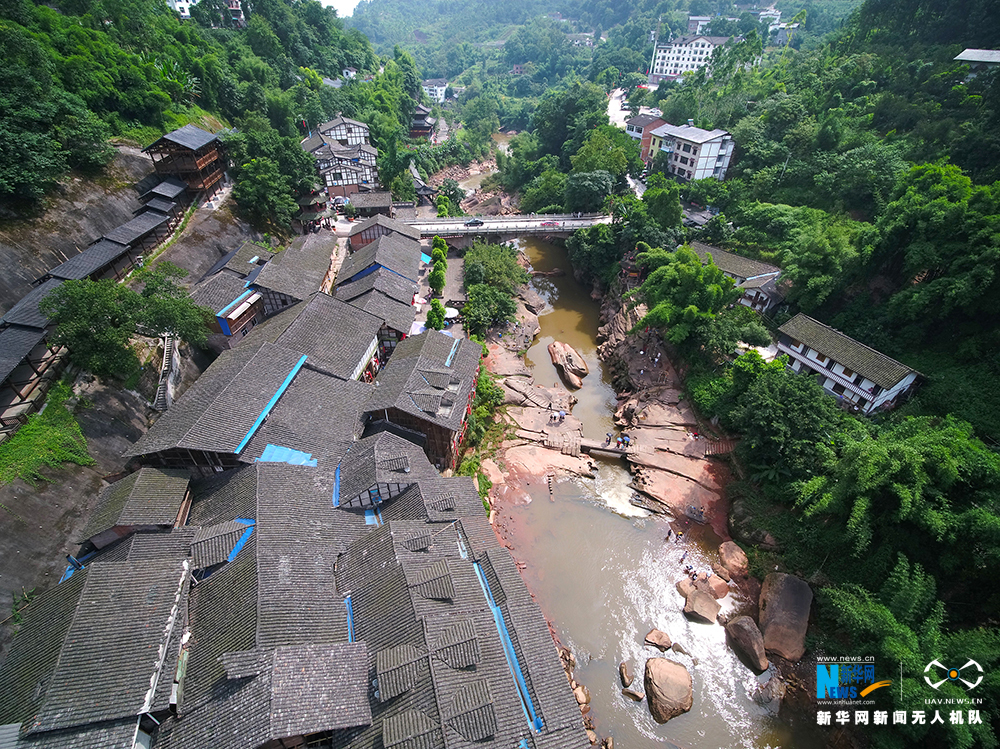 航拍重慶中山古鎮：推窗即有山色入懷