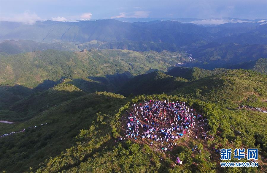 貴州劍河苗族同胞歡度“祈雨節”