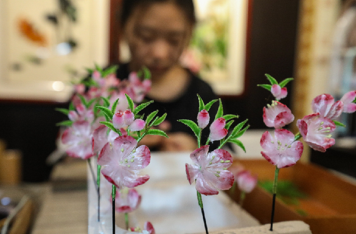 南京絨花：發間簪花，綻放在清宮劇中的非遺珍萃